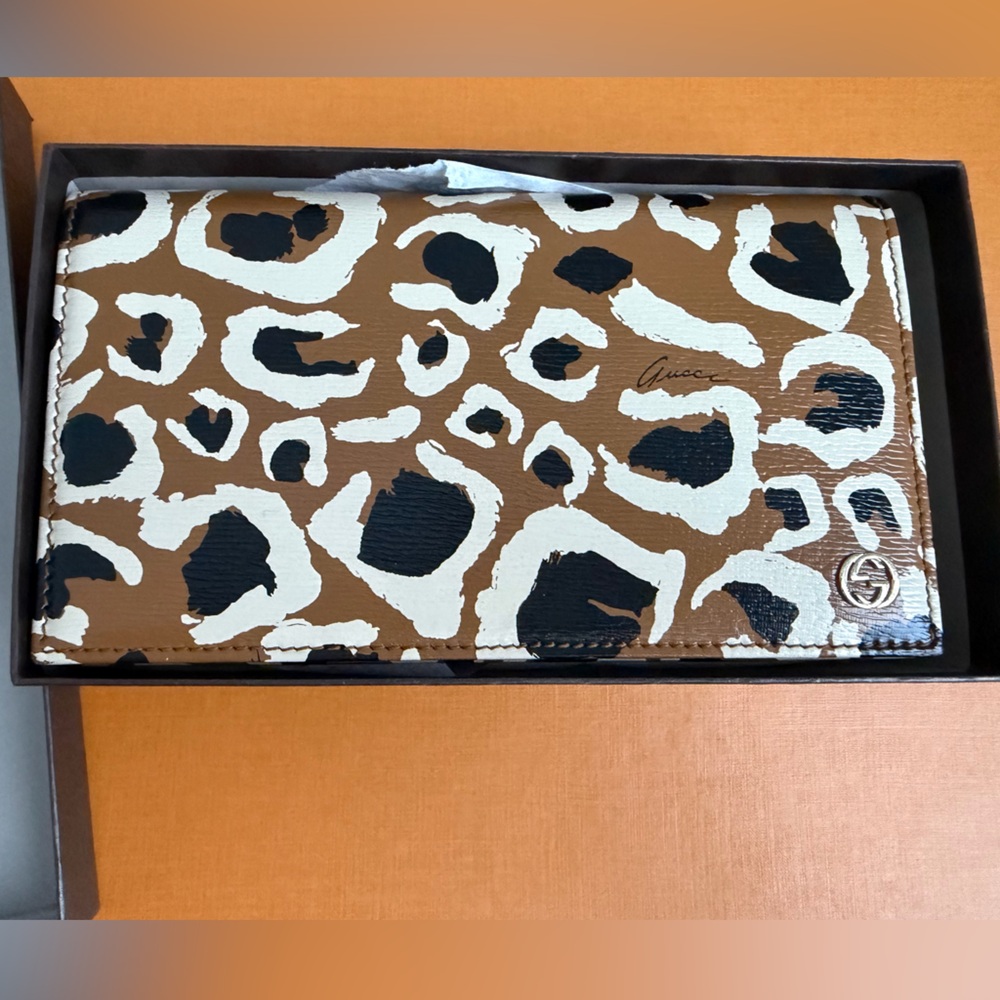 Gucci Wild Patterned Wallet on chain